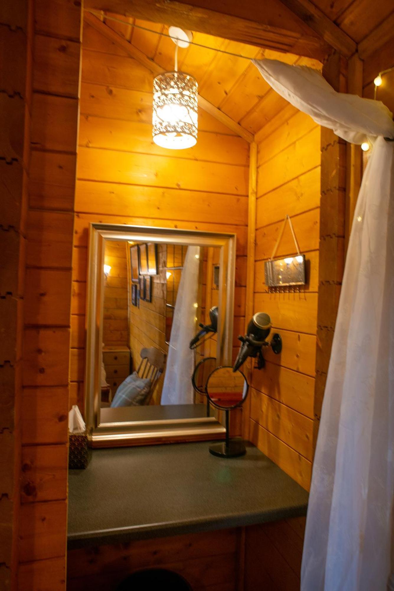 Cherry Cabin - Little Log Cabin In Wales Bettws Cedewain Екстериор снимка